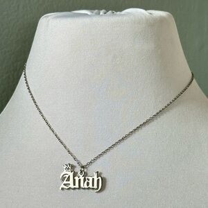 ‘Anah’ Silvertone Name Necklace Hebrew Crown Princess Name Plate Pendant